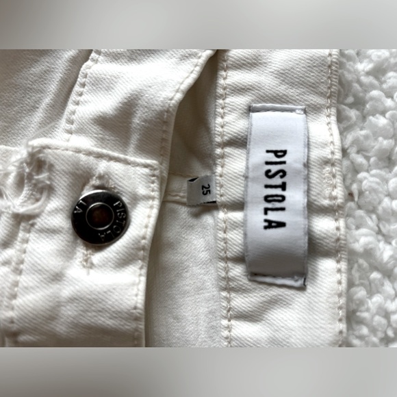 White Cut off denim shorts / California closet staple! - Picture 2 of 3